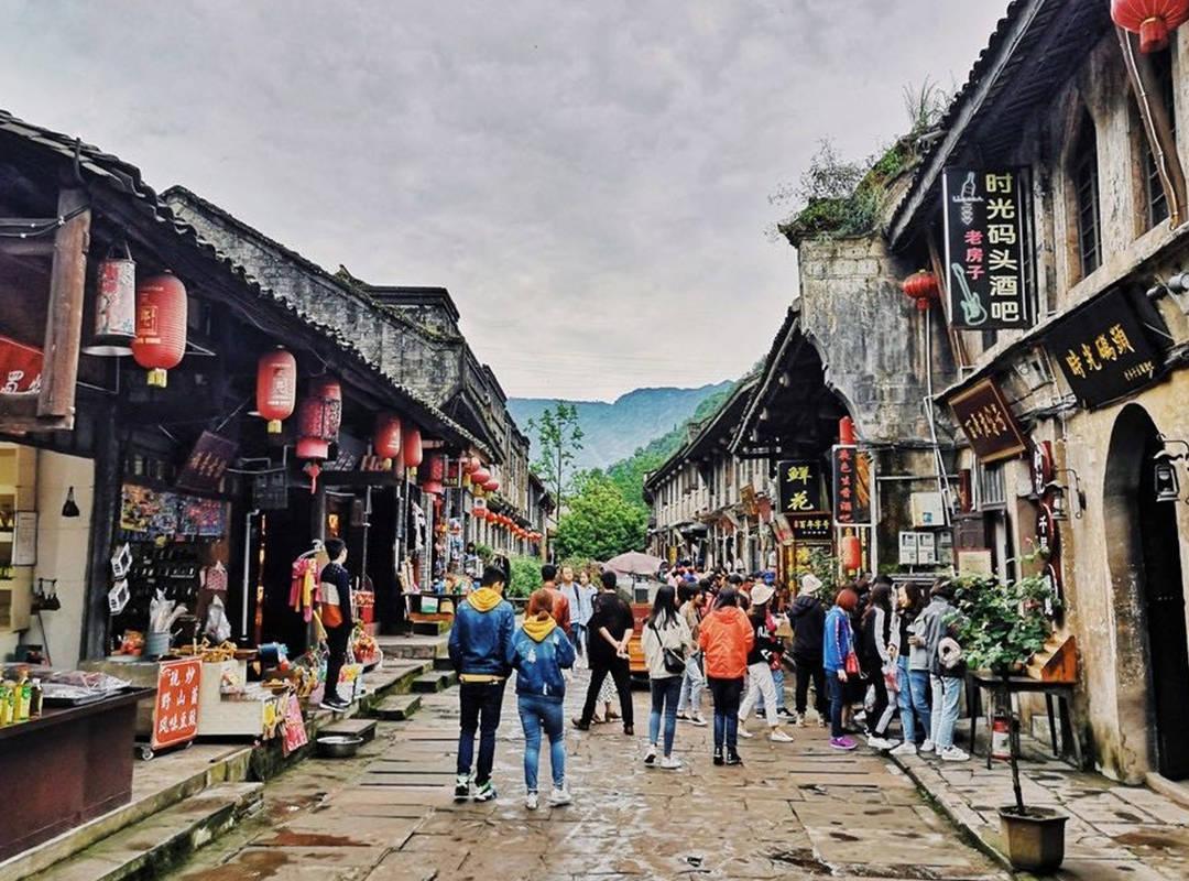 冷知识分享平台——清朝初年的皇帝是?答:是康熙;雍正两位皇帝。清朝中期的皇帝是?答是乾隆;嘉庆;两位皇帝。首选!